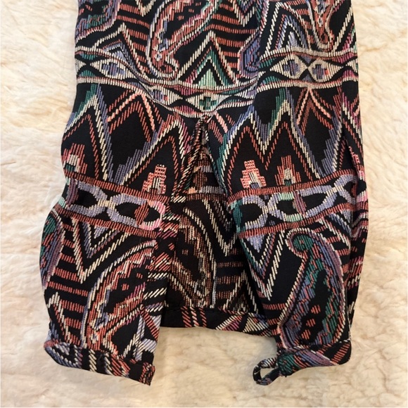 FOREVER 21 with back straps/openings - Picture 5 of 8